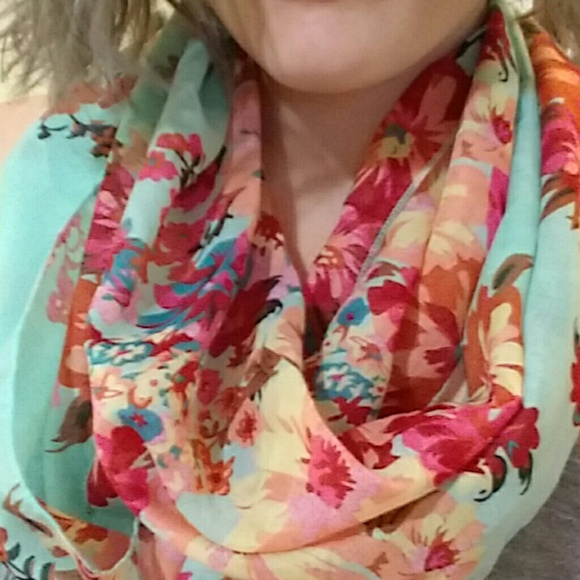 Scarf bundle - Picture 4 of 4